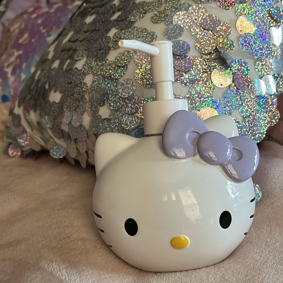 Hello Kitty - Picture 2 of 2